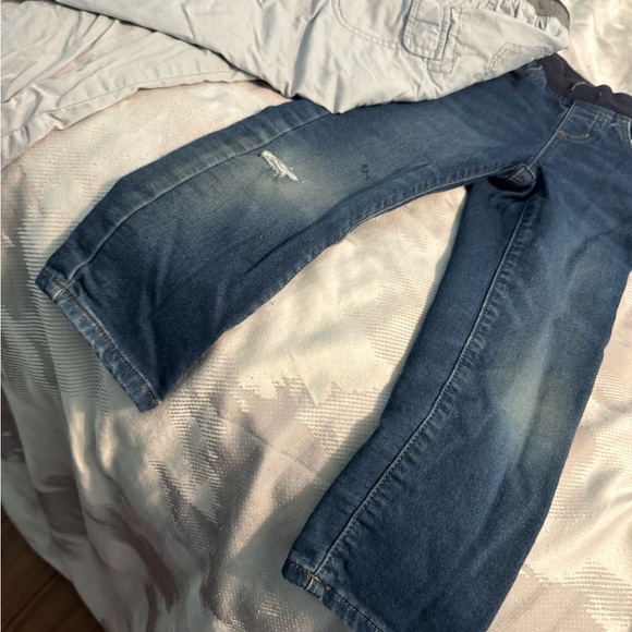 Set of two 5T pants, 1 Cat & Jack Blue Relaxed Jeans & 1 Cargo - Picture 3 of 8